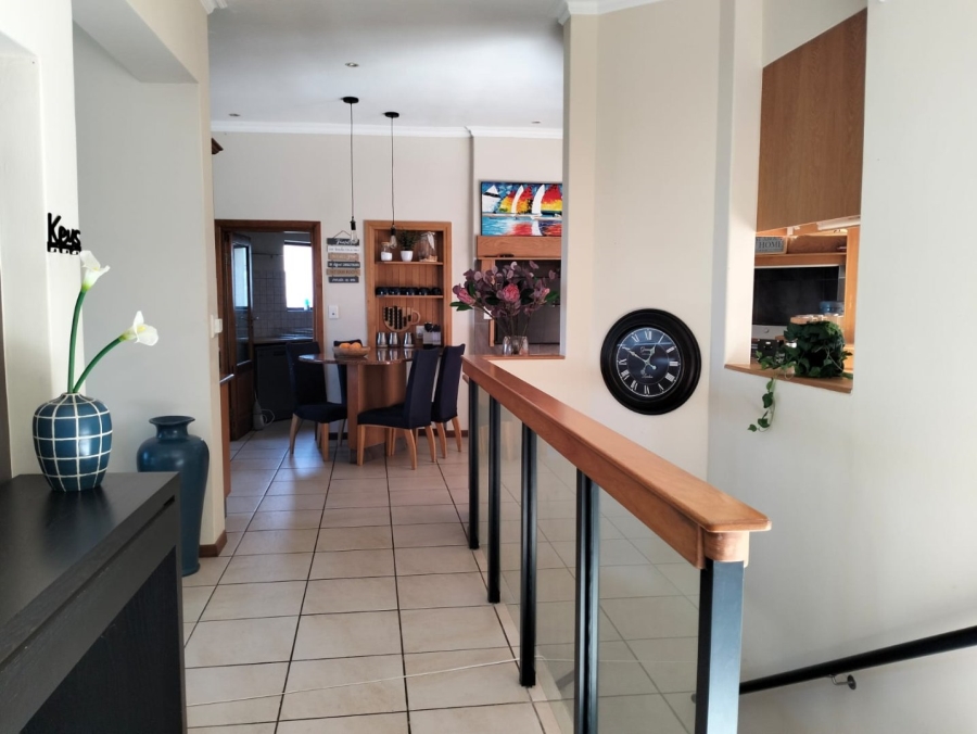 5 Bedroom Property for Sale in Glentana Western Cape